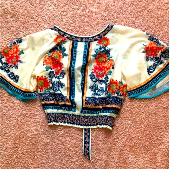 Cropped Blouse size small with open back - Picture 1 of 2